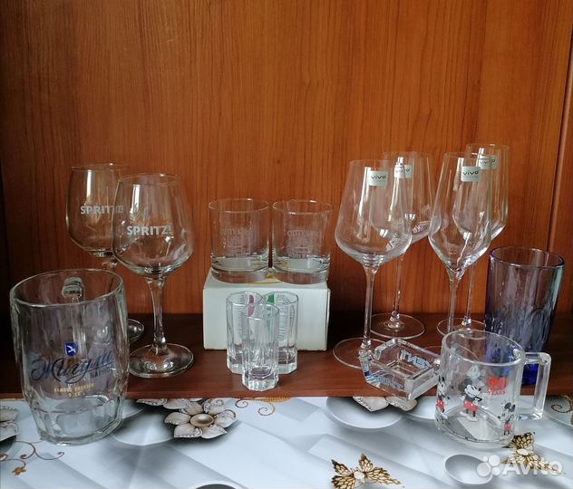 Бокалы, кружки, тарелки