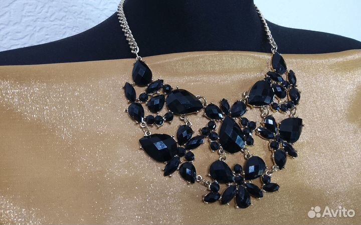 Комплект бижутерии серьги и колье