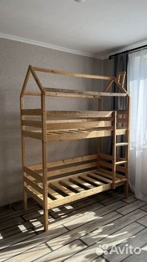 Кровать домик двухэтажная