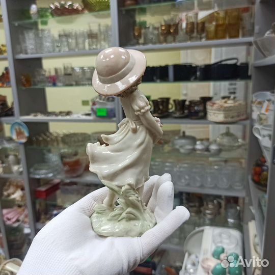 Статуэтка Девочка С Цветами В Шляпе Фарфор Ретро
