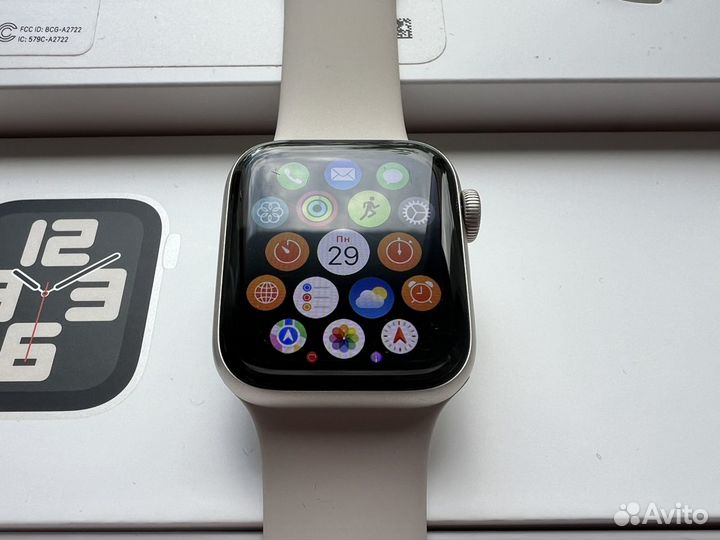 Apple Watch SE (2nd Gen) 40mm Starlight с чеком