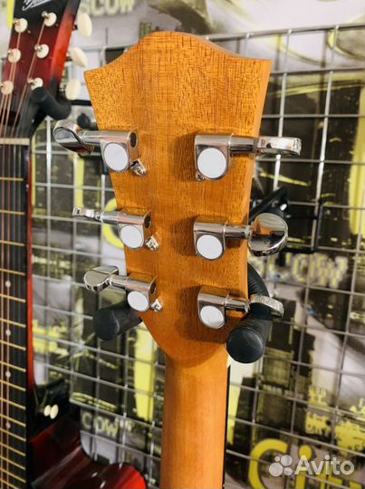 Акустическая гитара