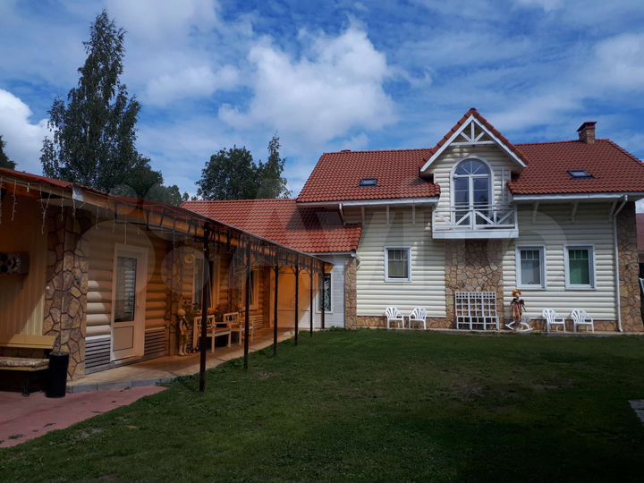 Коттедж 200 м² на участке 10 сот.