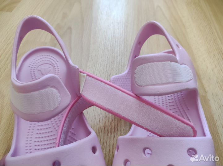 Сандалии Crocs для девочки j3