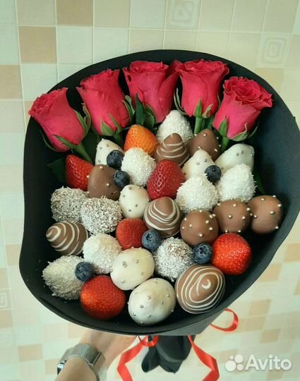 Съедобные букеты из клубники