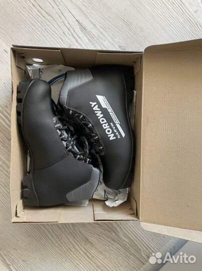 Лыжные ботинки