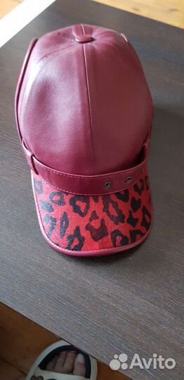 Кепка кожаная женская