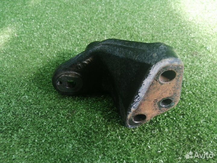 Кронштейн двигателя правый Kia Ceed JD G4FG 2014