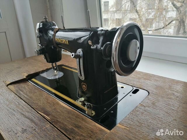 Швейная машина Minerva со станиной