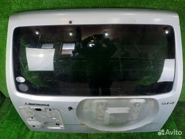 Дверь багажника задняя Mitsubishi Pajero 3 V75W