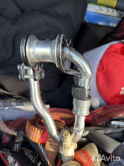 Карабин Petzl Vertigo с роликом