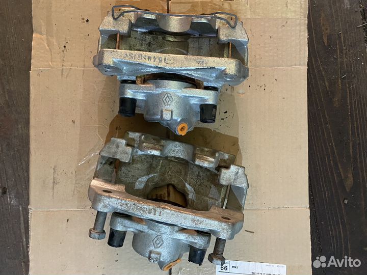 Суппорт передний левый renault duster 2.0