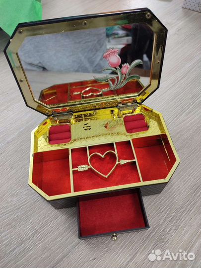 Шкатулка музыкальная