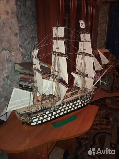 Деревянная модель парусника