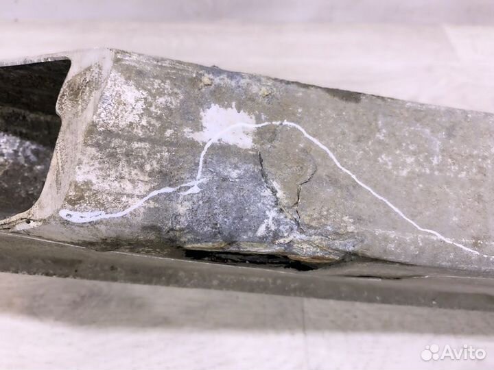 Усилитель бампера передний Volkswagen Passat B5