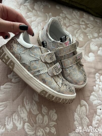 Кроссовки детские 28