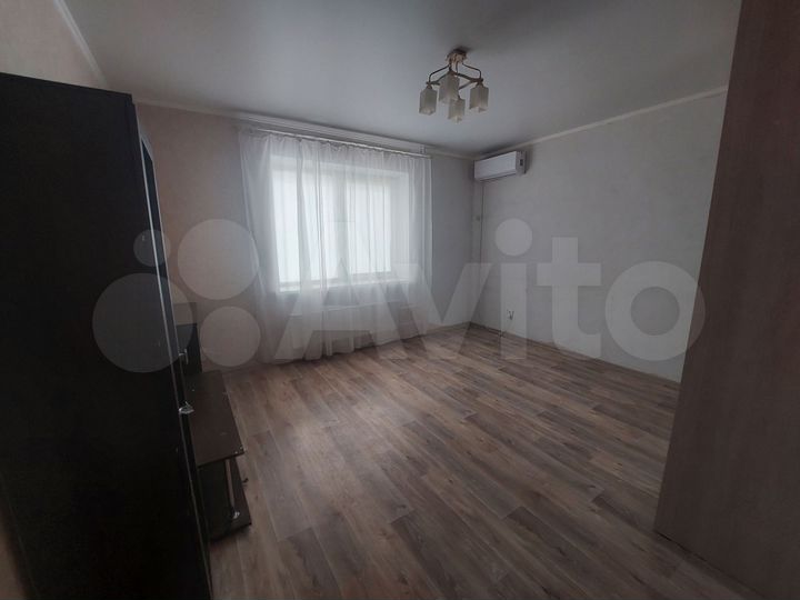 2-к. квартира, 52 м², 1/10 эт.