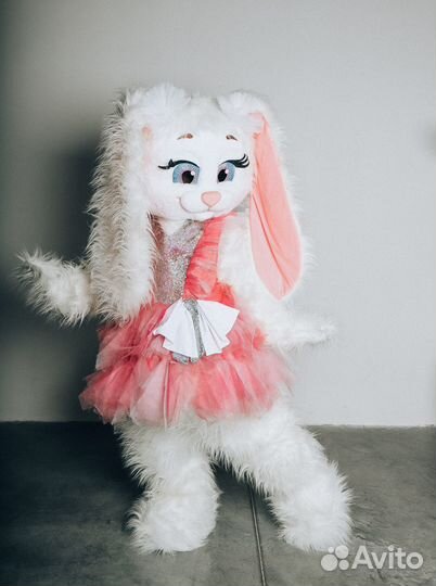 Аниматор на праздник / Ростовая кукла зайка Лулу