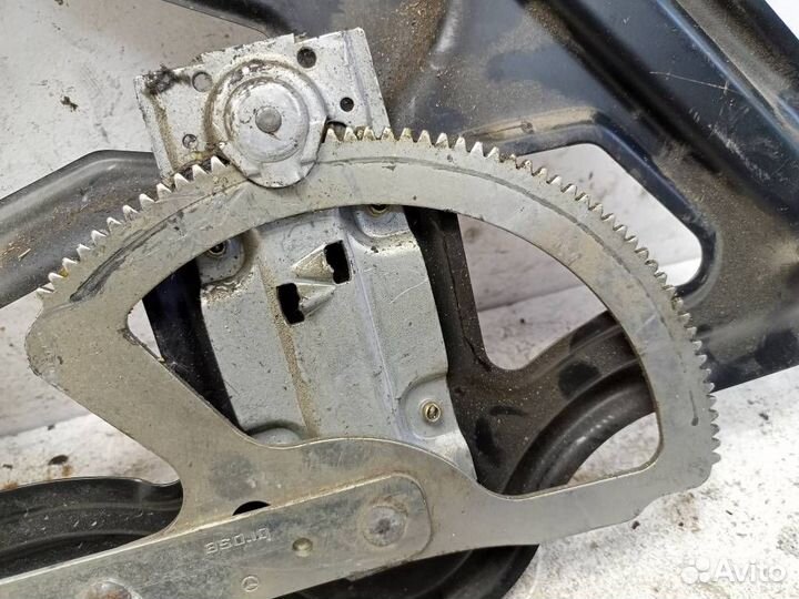 Стеклоподъемник механический передний правый A9017