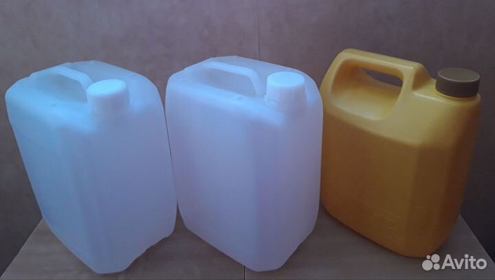 Канистры пластиковые бу 3шт.(4литра)
