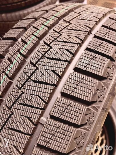 Kapsen SnowShoes AW33 235/45 R18 135U