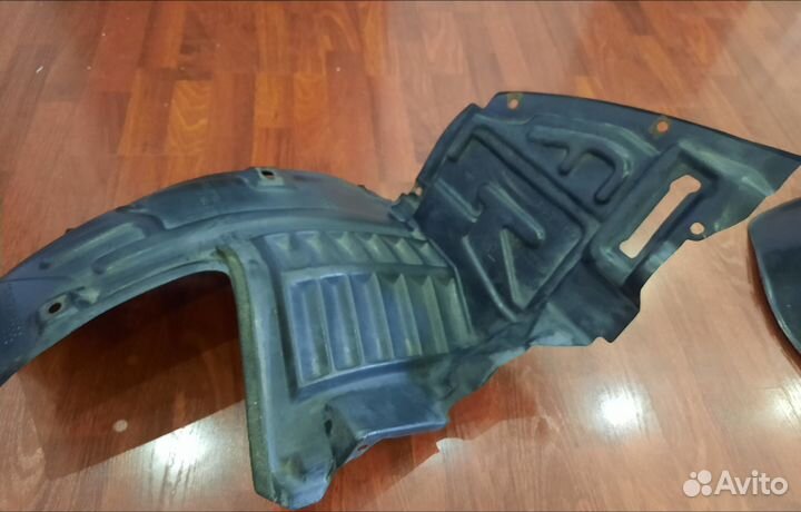 Подкрылок передний левый Nissan Cedric/Gloria Y34