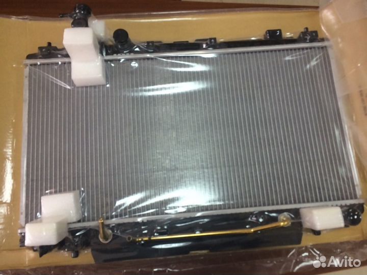 Радиатор охлаждения SAT toyota RAV4 1ZZ 1.8 00-05