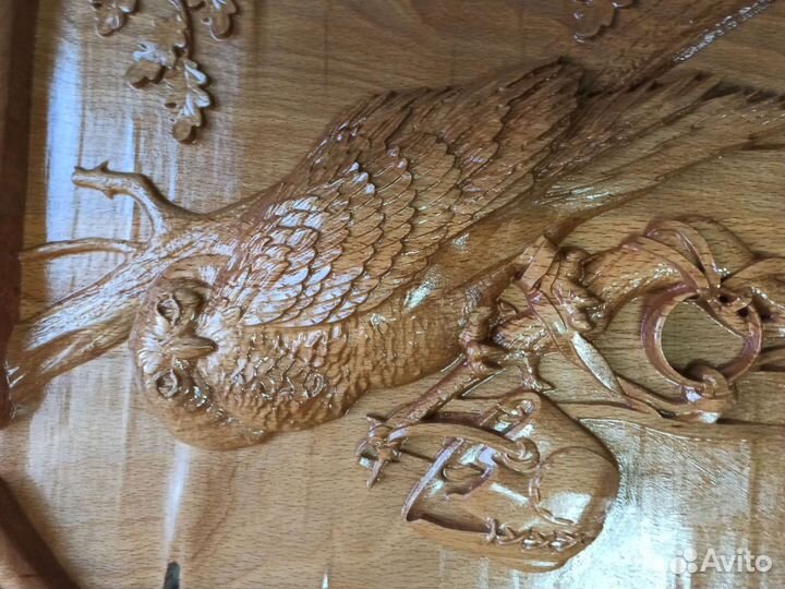 Резное панно из дерева
