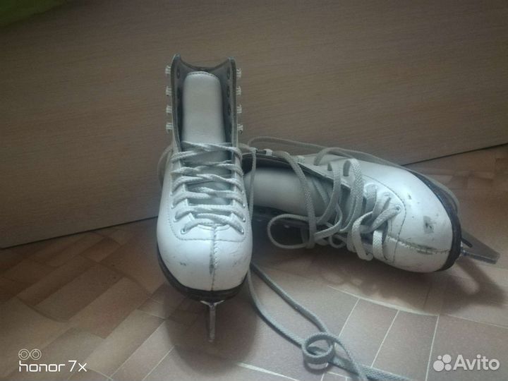 Профессиональные фигурные коньки 29 размер