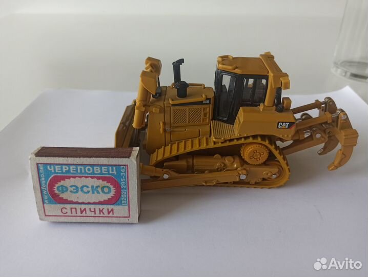 Модель бульдозера Caterpillar D8R 1:50