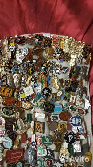 Продам коллекцию редких значков