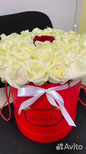 Розы в коробке бело-розовый микс