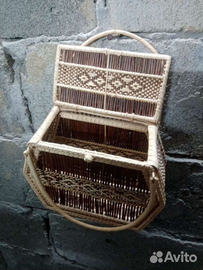 Корзина с крышкой плетёная декоративная