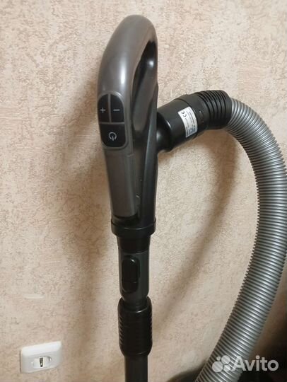 Пылесос с контейнером для пыли Samsung SC15K4130HB