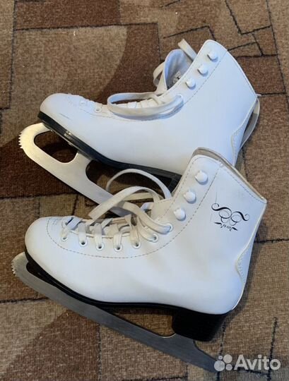 Коньки 33