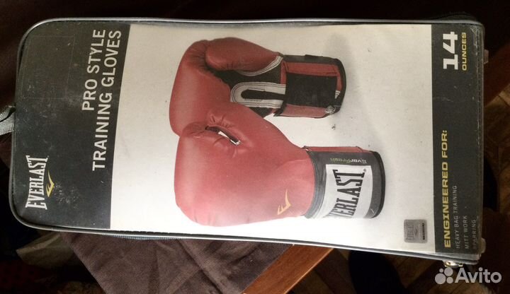 Бол шахматы, перчатки, мяч футбола,баскет,клюшка