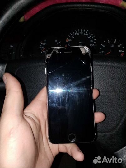 Телефон iPhone 6