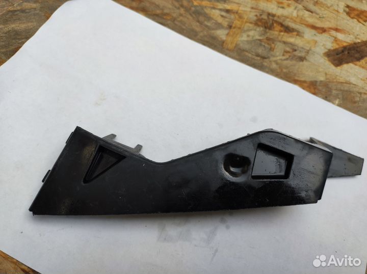 Крепление бампера VW passat B6 05-09 RH