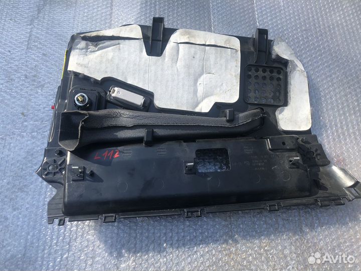 Облицовка пространства для ног пассажира BMW 7 F01