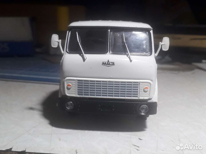 Модель грузовика маз5429