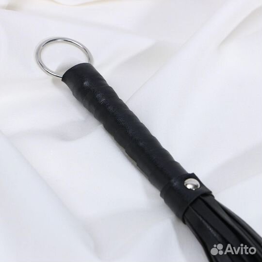 Плётка чёрная, ручка 12 см, хвост 16 см