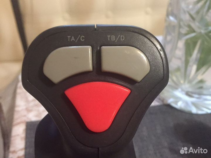 Игровой джойстик Genius