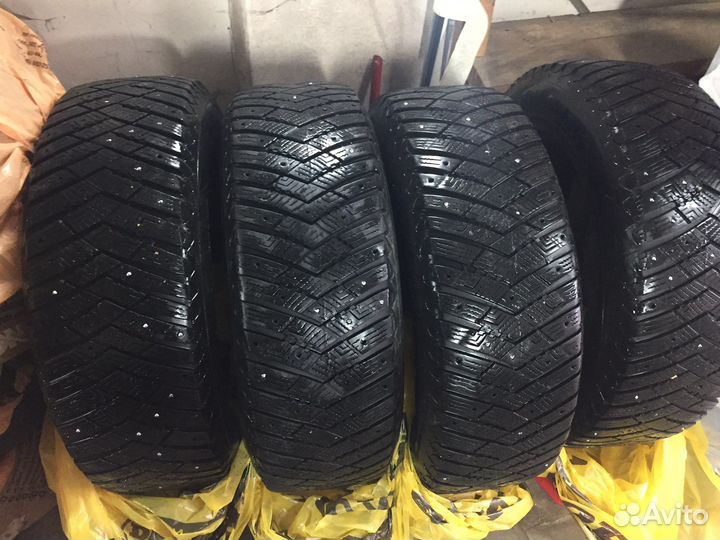 Goodyear UltraGrip Ice 235/65 R17 108T