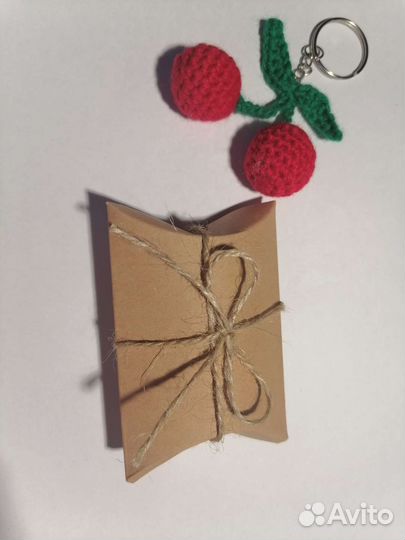 Брелок-вишенки