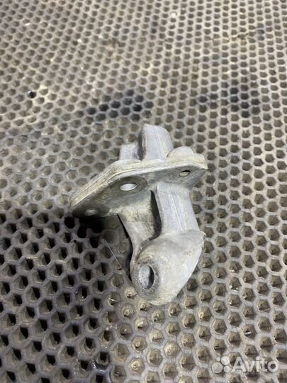 Кронштейн генератора Audi 80 B4 2.6 ABC Ауди