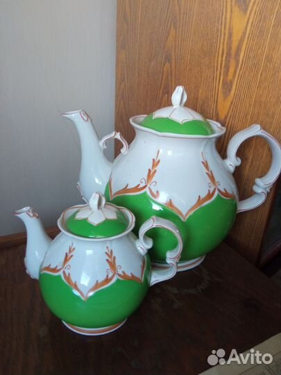 Заварочный чайник и кувшин
