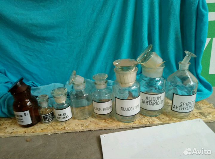 Баночки и пробирки разных размеров