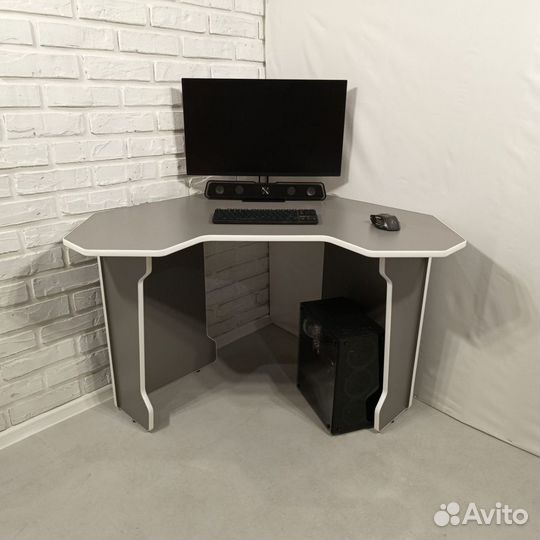 Компьютерный (геймерский) стол Genesis