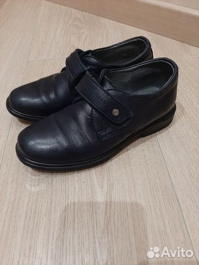 Кожаные туфли для мальчика фирмы Shagovita