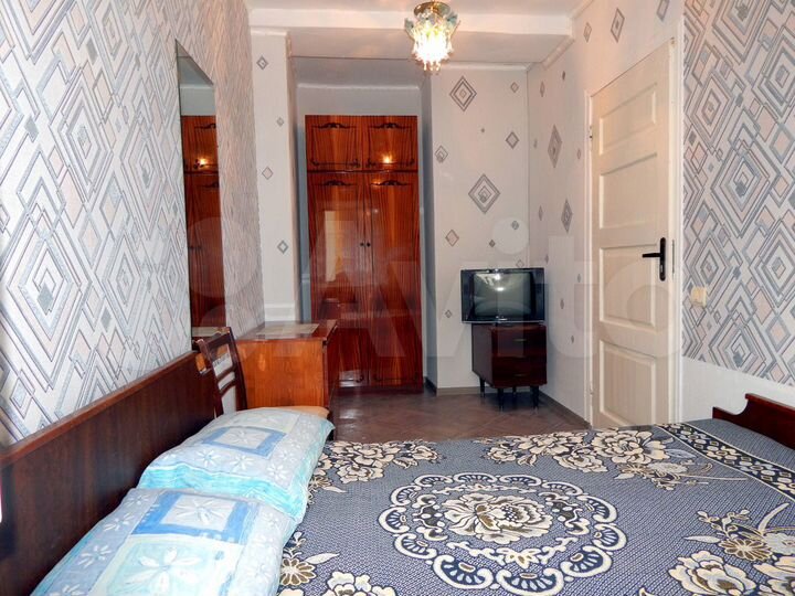 Комната 12 м² в 5-к., 1/2 эт.